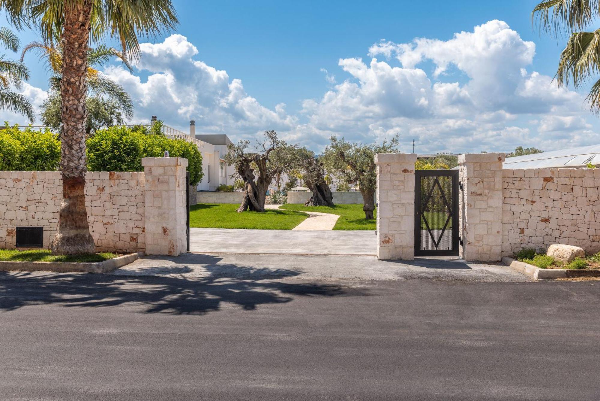 Borgo Belvedere Монополи Екстериор снимка